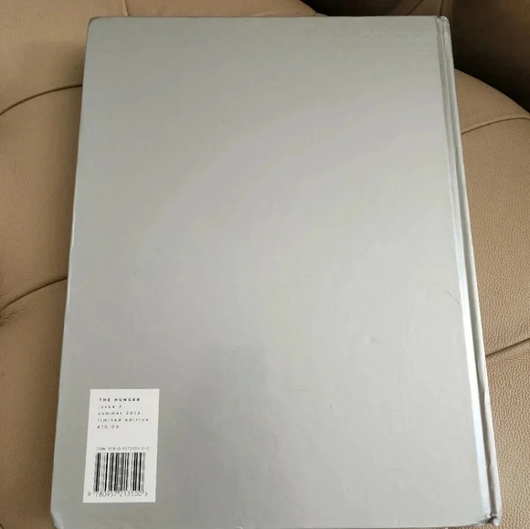 📚Host Pick📚The HUNGER Illustrated Coffee Decor Table Book Summer 2012 Hardcove - Picture 3 of 3